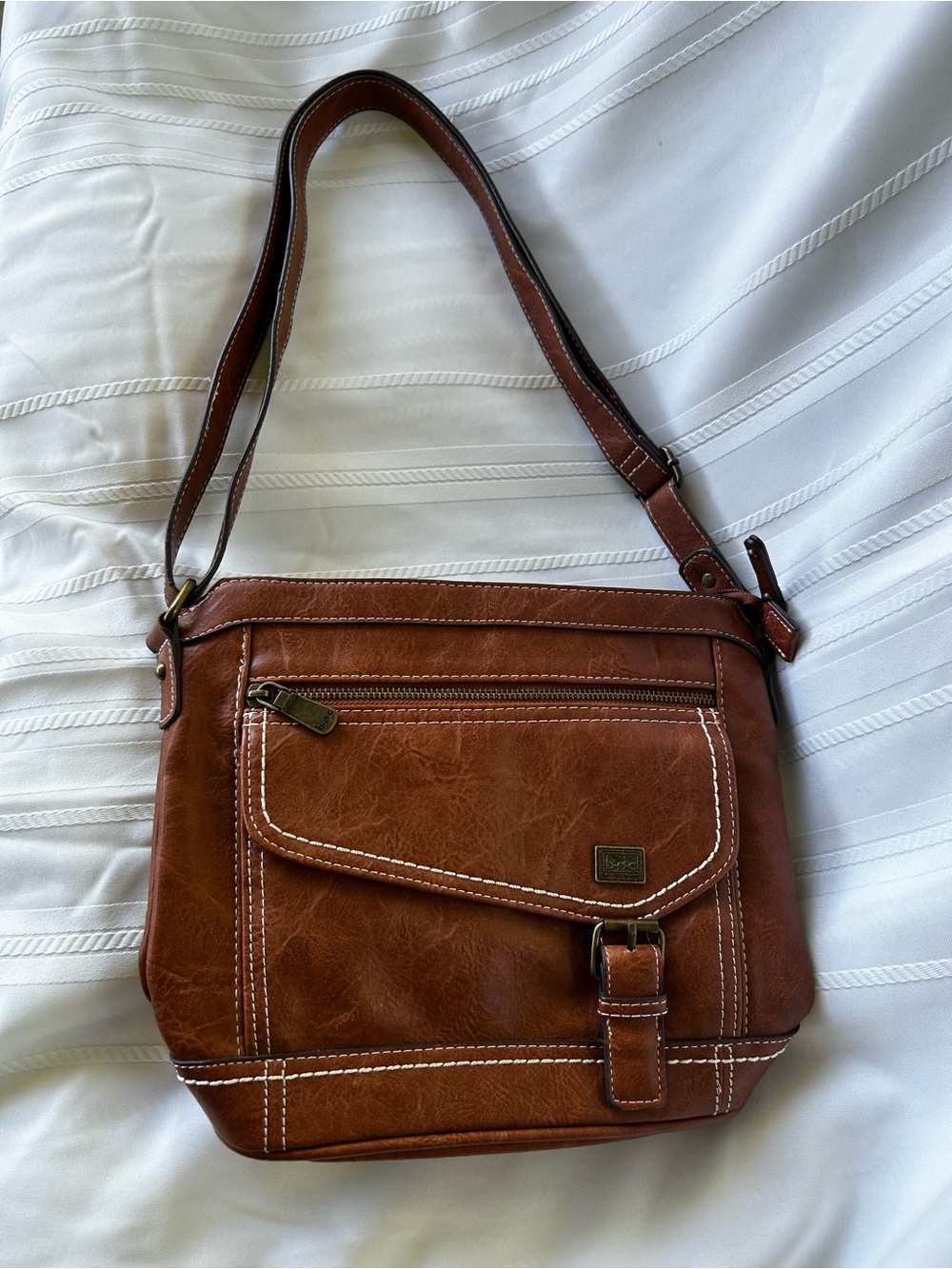 b.o.c. Born Concept Amherst Crossbody Handbag Purse Brown Vegan Leather Buckle